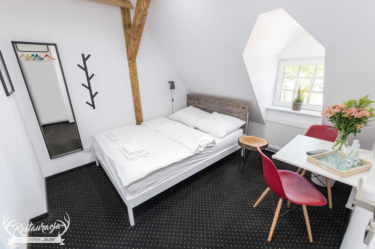 Pokoje Hotelowe Nad Jeziorem Jelen Bytów Exterior foto