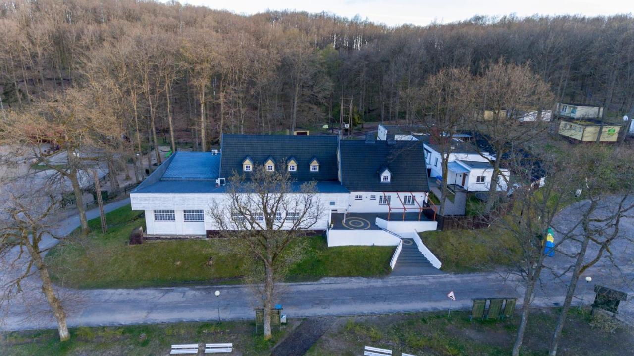 Pokoje Hotelowe Nad Jeziorem Jelen Bytów Exterior foto