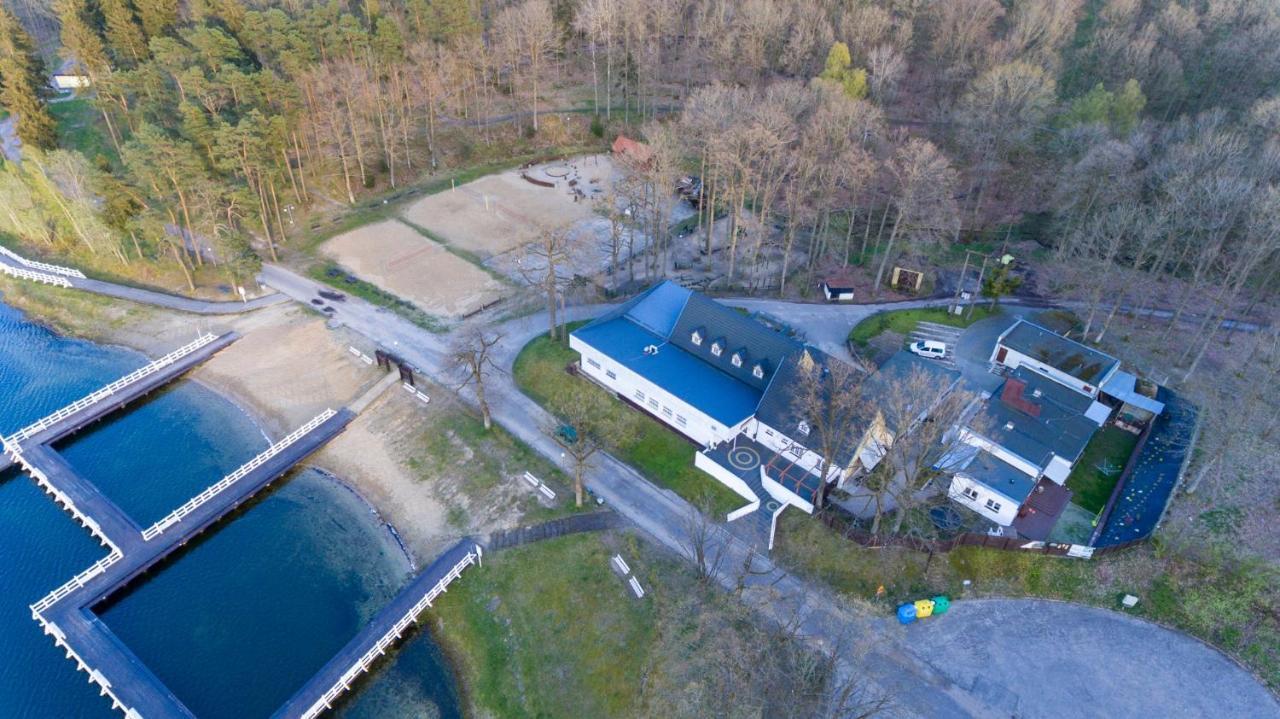 Pokoje Hotelowe Nad Jeziorem Jelen Bytów Exterior foto