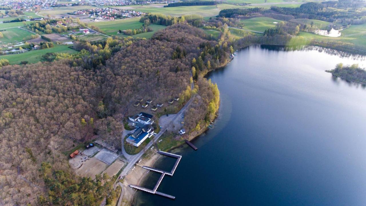 Pokoje Hotelowe Nad Jeziorem Jelen Bytów Exterior foto
