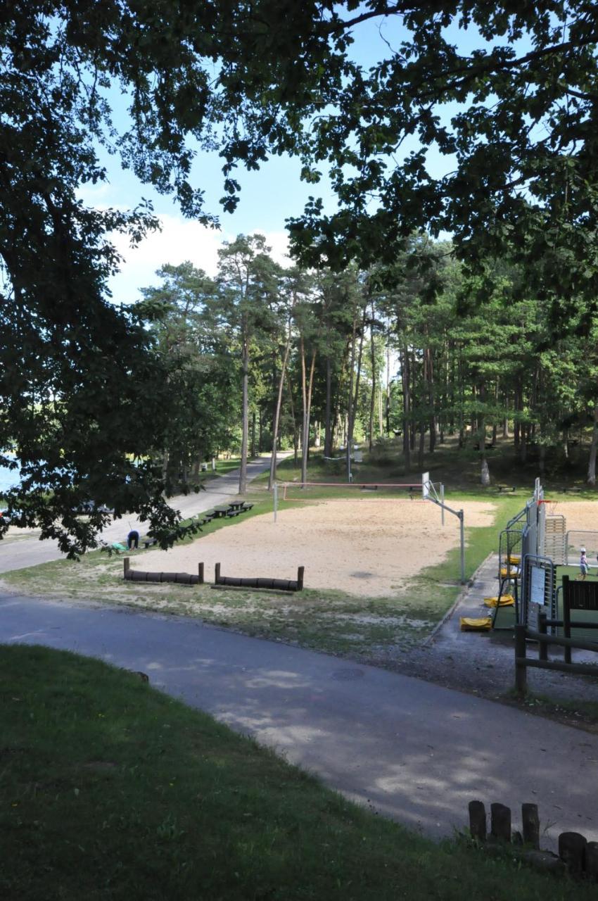 Pokoje Hotelowe Nad Jeziorem Jelen Bytów Exterior foto