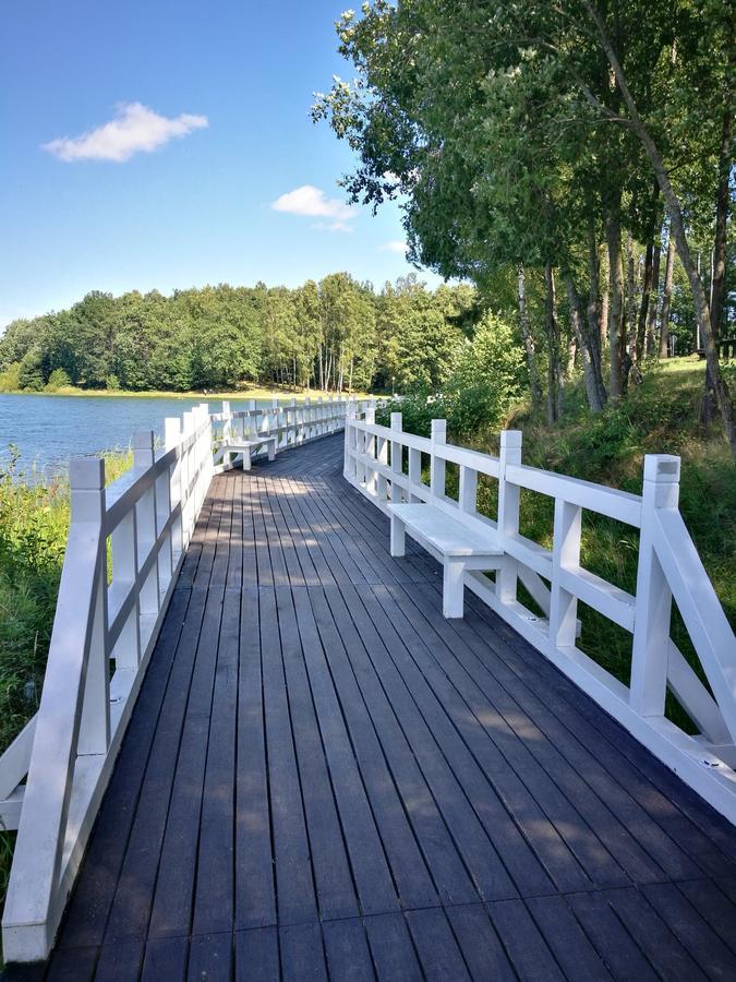 Pokoje Hotelowe Nad Jeziorem Jelen Bytów Exterior foto