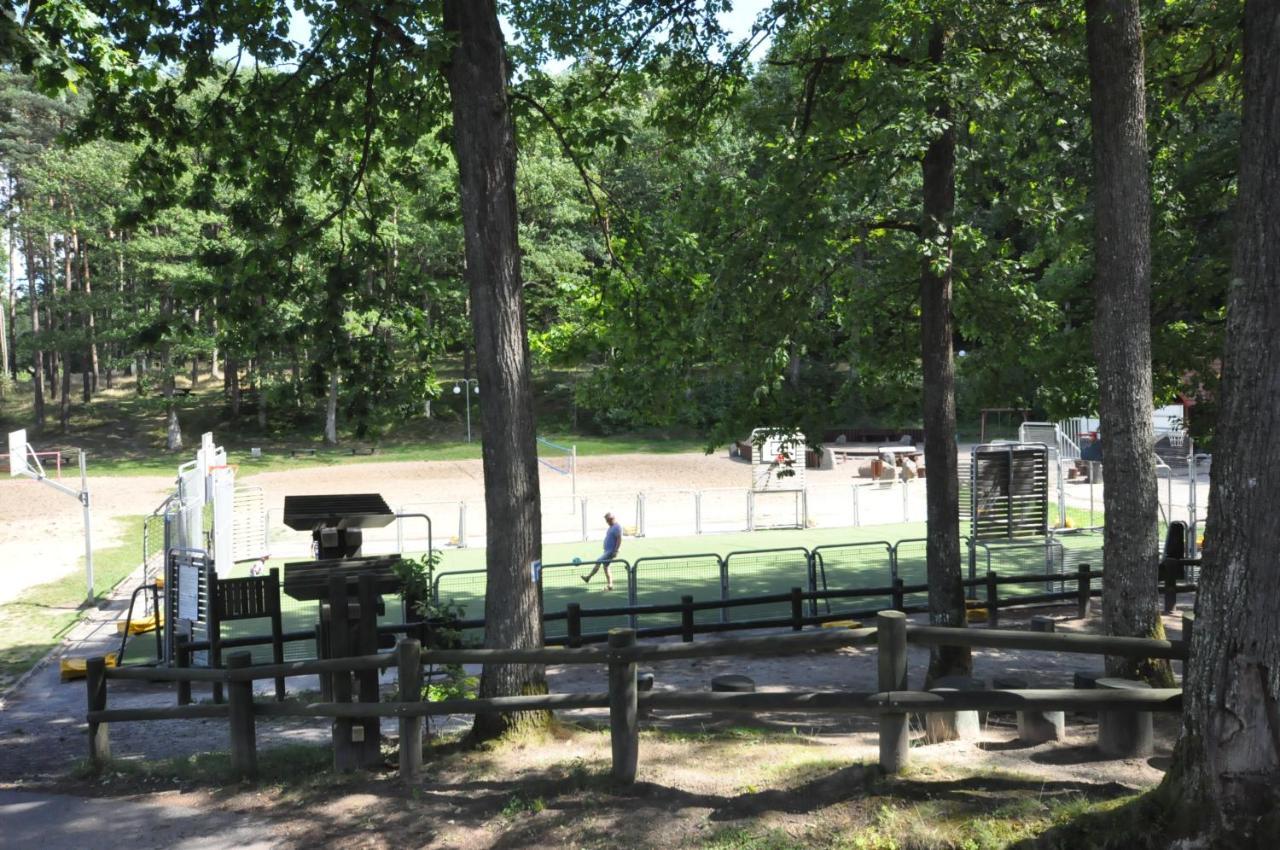 Pokoje Hotelowe Nad Jeziorem Jelen Bytów Exterior foto