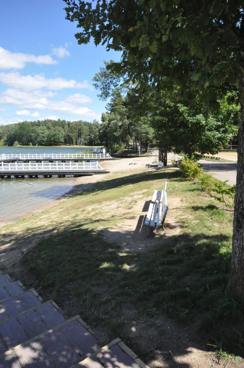 Pokoje Hotelowe Nad Jeziorem Jelen Bytów Exterior foto