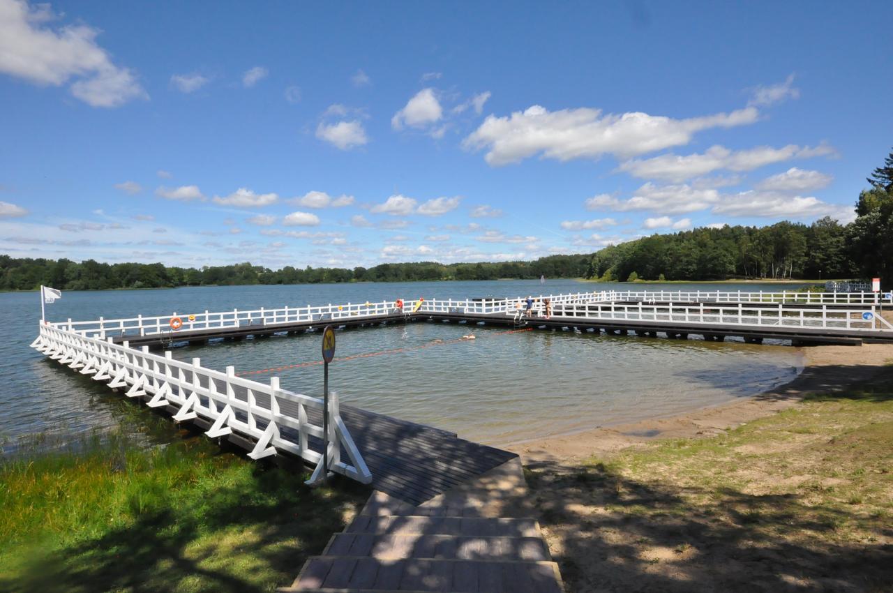 Pokoje Hotelowe Nad Jeziorem Jelen Bytów Exterior foto