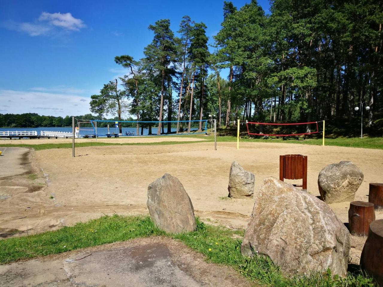 Pokoje Hotelowe Nad Jeziorem Jelen Bytów Exterior foto