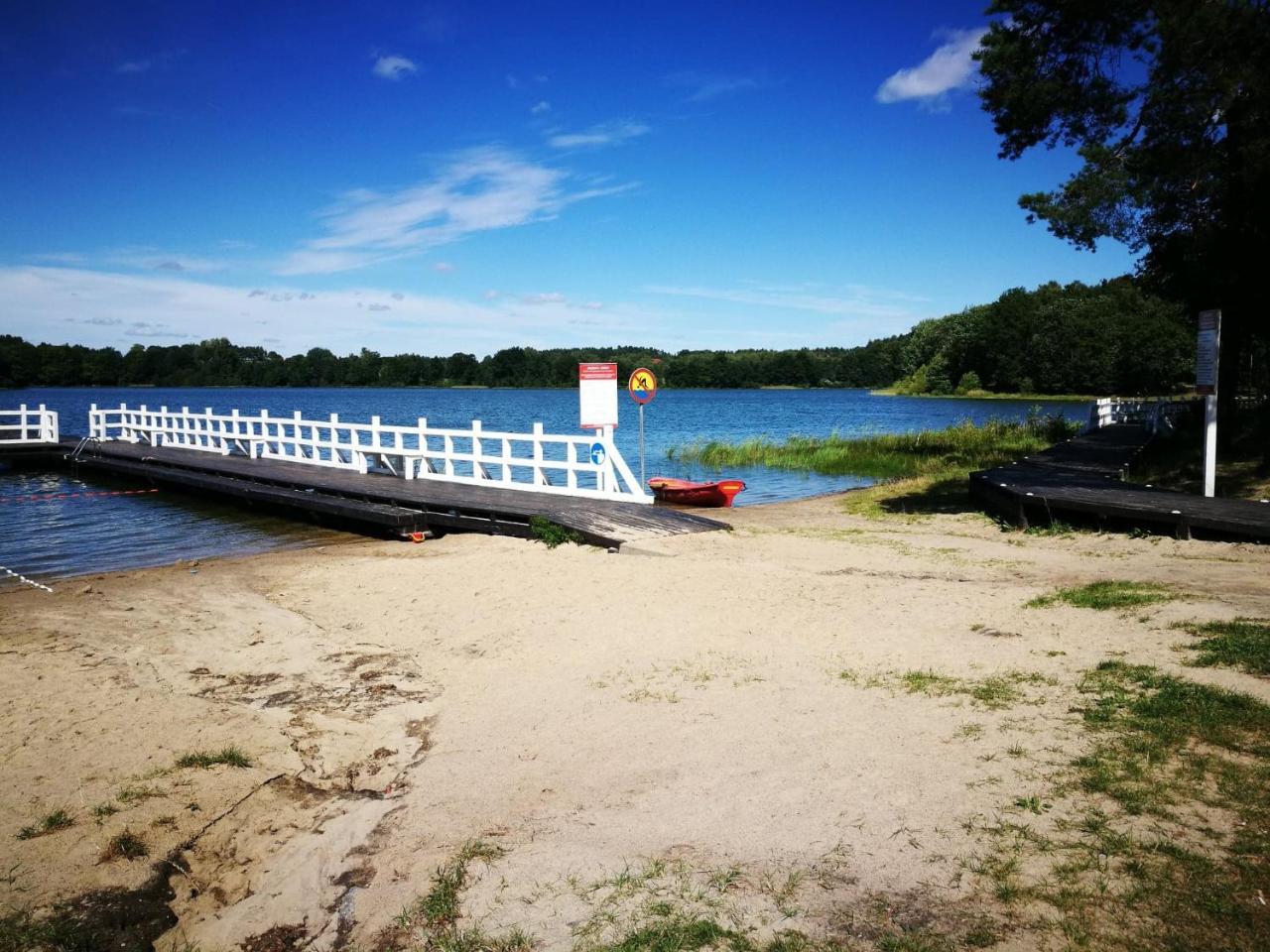 Pokoje Hotelowe Nad Jeziorem Jelen Bytów Exterior foto
