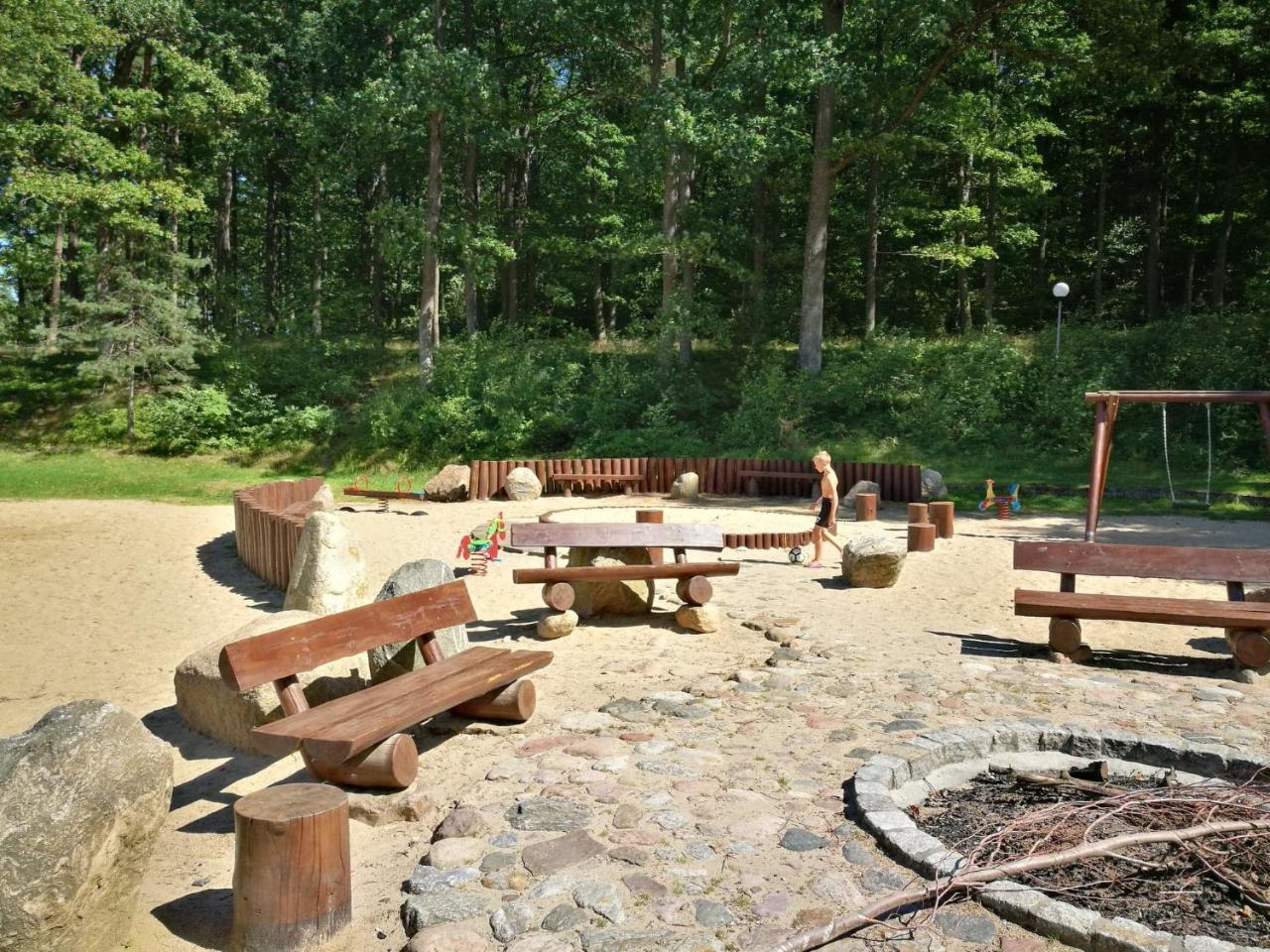 Pokoje Hotelowe Nad Jeziorem Jelen Bytów Exterior foto