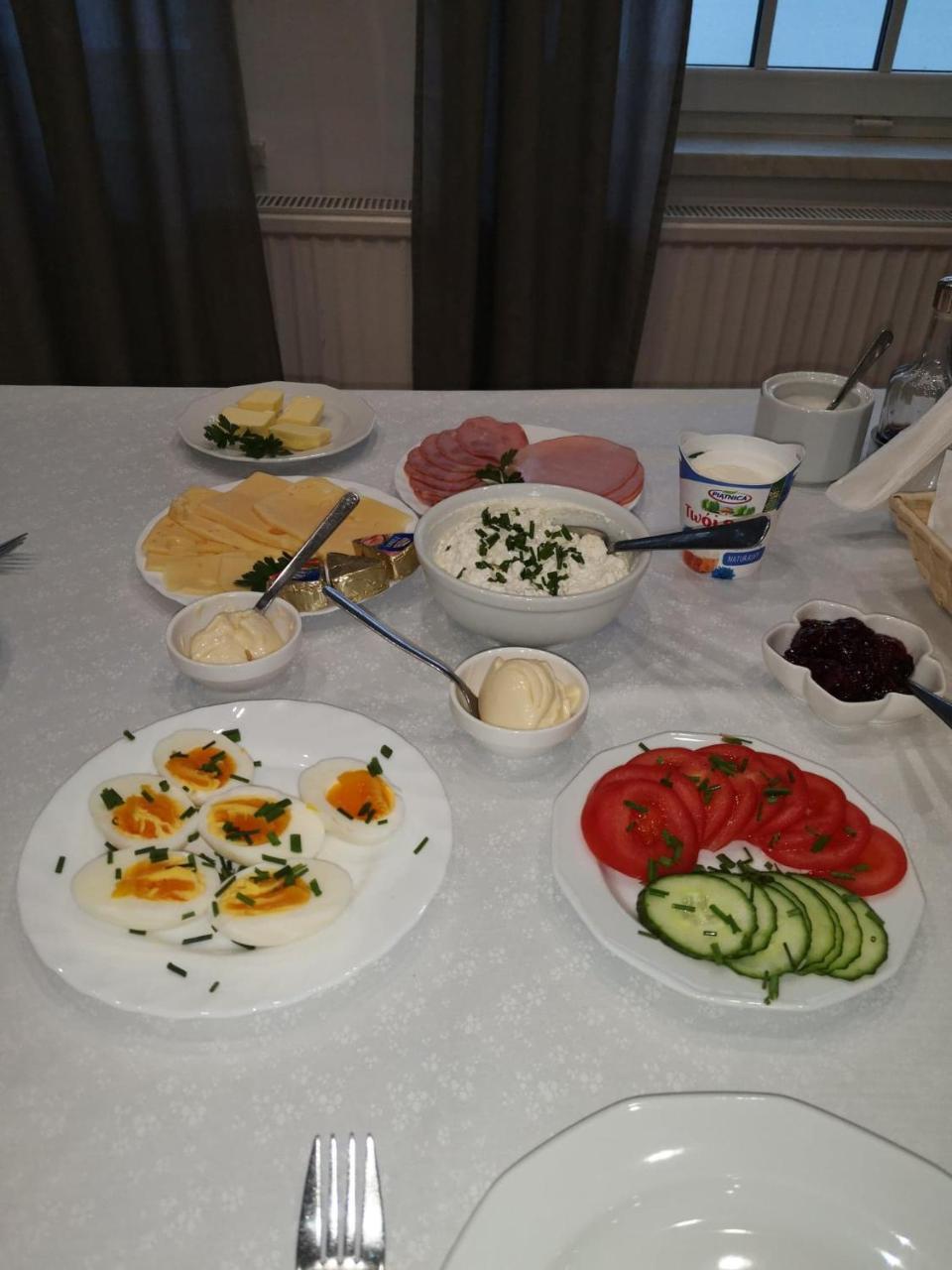 Pokoje Hotelowe Nad Jeziorem Jelen Bytów Exterior foto
