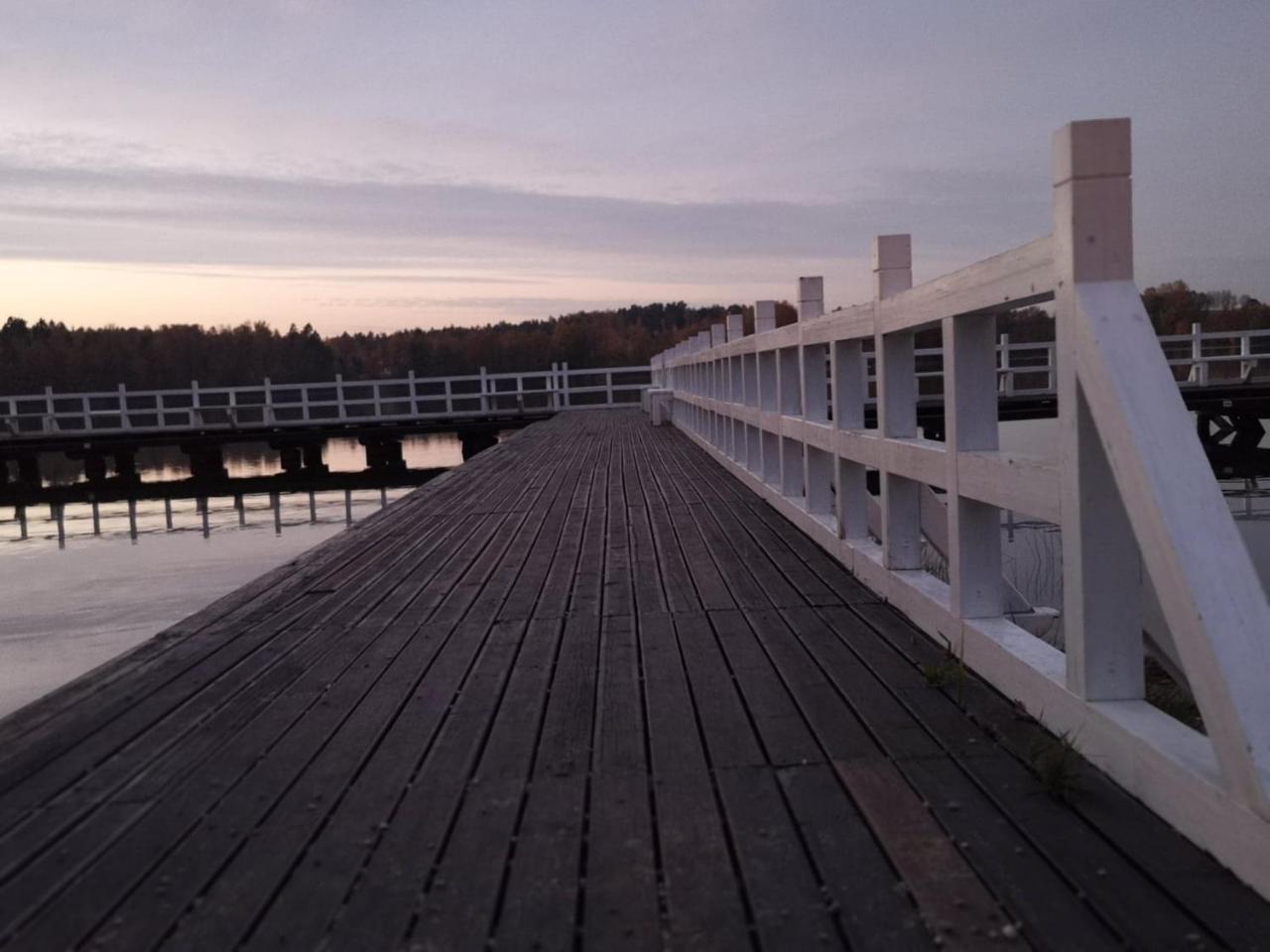 Pokoje Hotelowe Nad Jeziorem Jelen Bytów Exterior foto