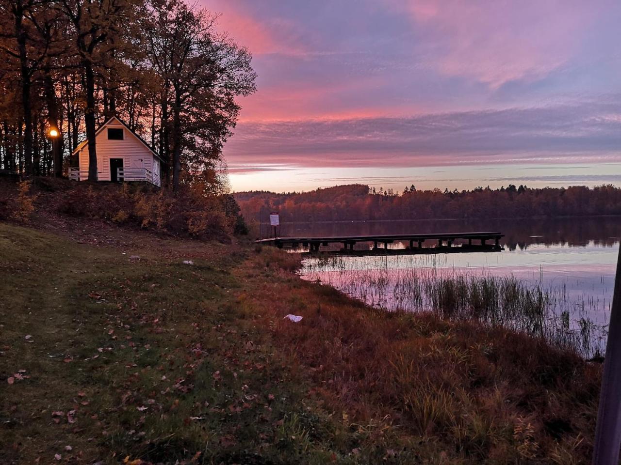 Pokoje Hotelowe Nad Jeziorem Jelen Bytów Exterior foto