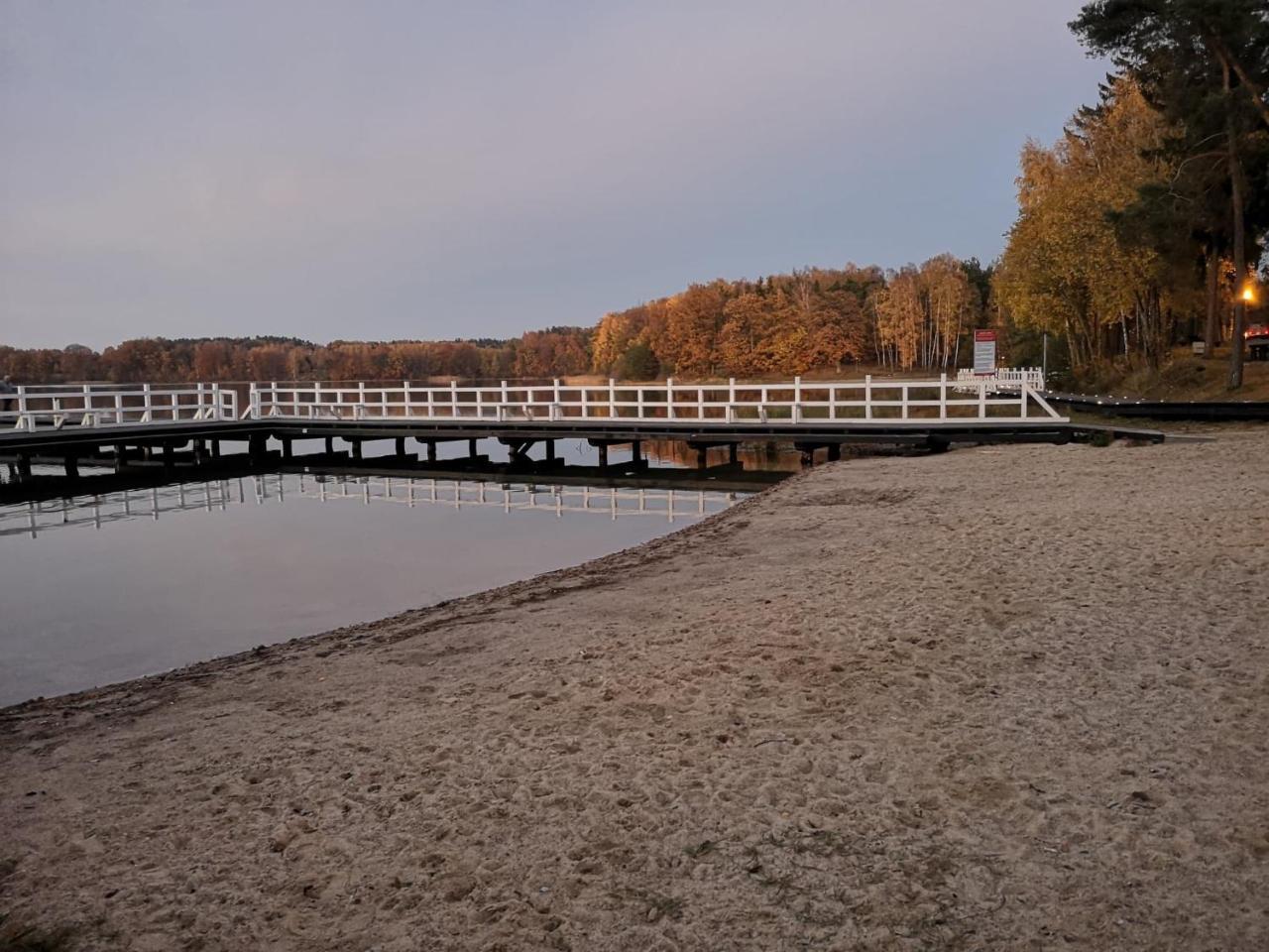 Pokoje Hotelowe Nad Jeziorem Jelen Bytów Exterior foto