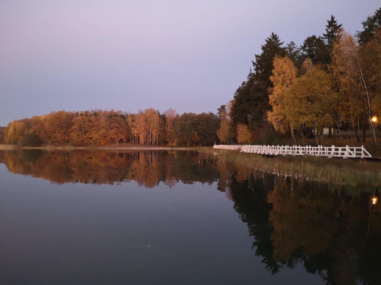 Pokoje Hotelowe Nad Jeziorem Jelen Bytów Exterior foto