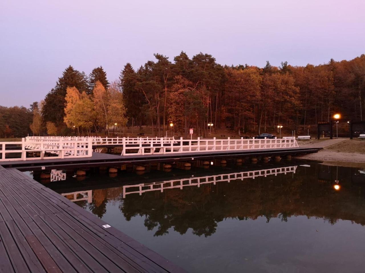 Pokoje Hotelowe Nad Jeziorem Jelen Bytów Exterior foto